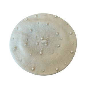 Elegant Cream Beret with Pearl Accents